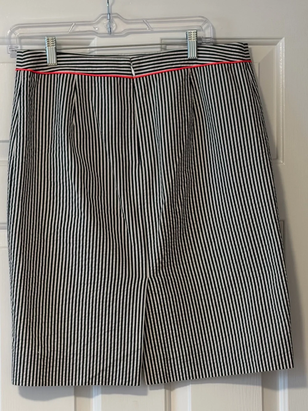 J.Crew “The Pencil Skirt” – Black & White Seersucker Stripe, Size 8